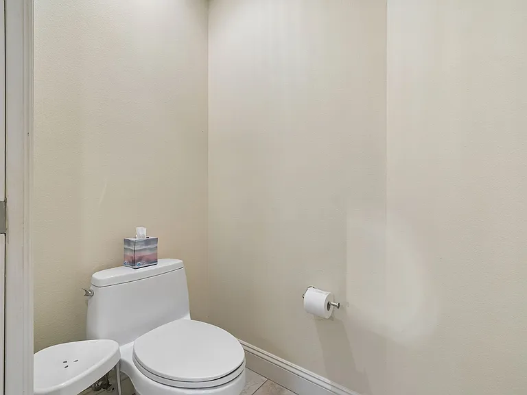 7702 Lake Vista Ct #202 — Photo 33