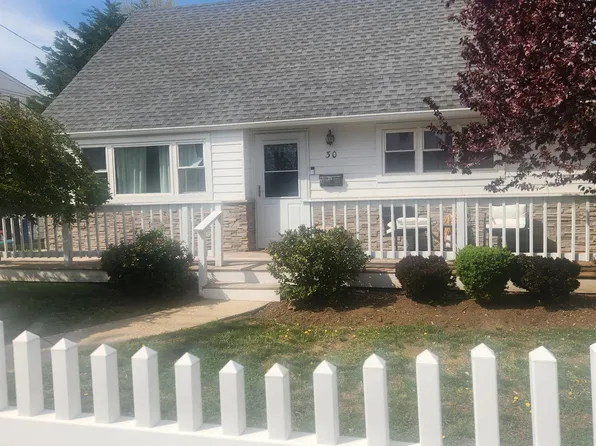 30 Montgomery Ave, Oceanside, NY 11572