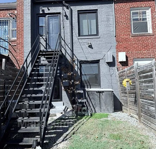 1447 Holbrook St NE — Photo 17