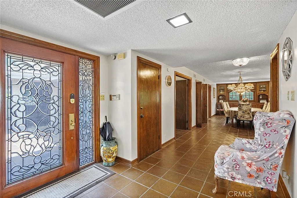 5 bed, 3.5 bath, 3400 sqft, $6,000 — Photo 3