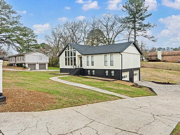 3rd image of 207 11th Pl