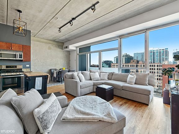 2nd image of 630 N Franklin St APT 816