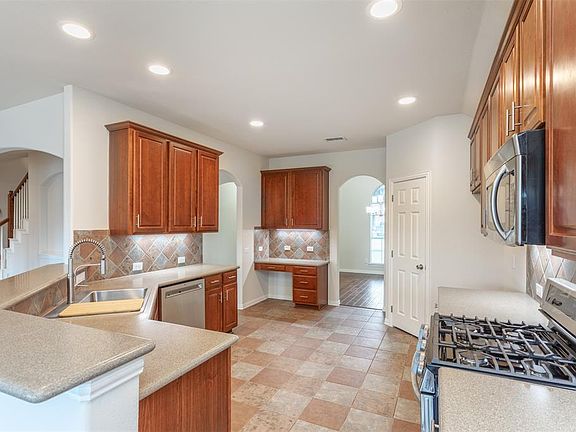 3rd image of 1017 Nickerson Ln