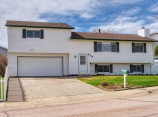 808 Ridgewood Dr, Gillette, WY 82716