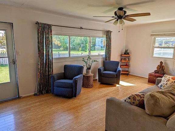 3rd image of 826 Greeley Ave