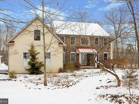 3rd image of 185 Clover Ln
