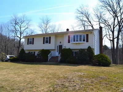 20 Albertine Pl, Oak Ridge, NJ, 07438