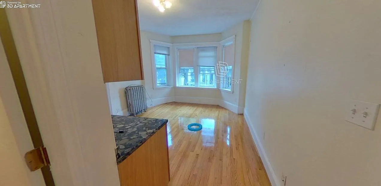 3 bed, $4,200 — Photo 2
