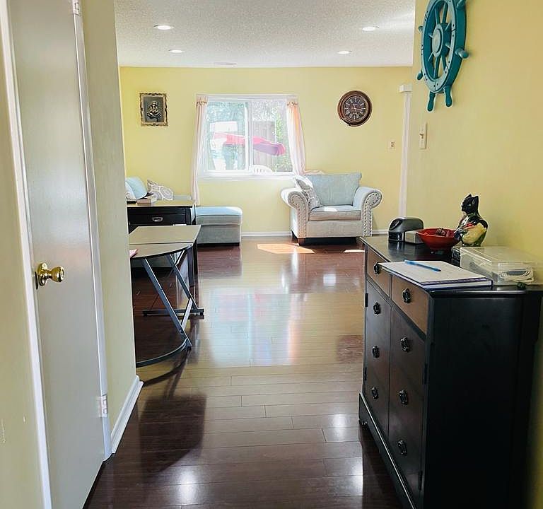 1st image of 172 Hampshire Dr