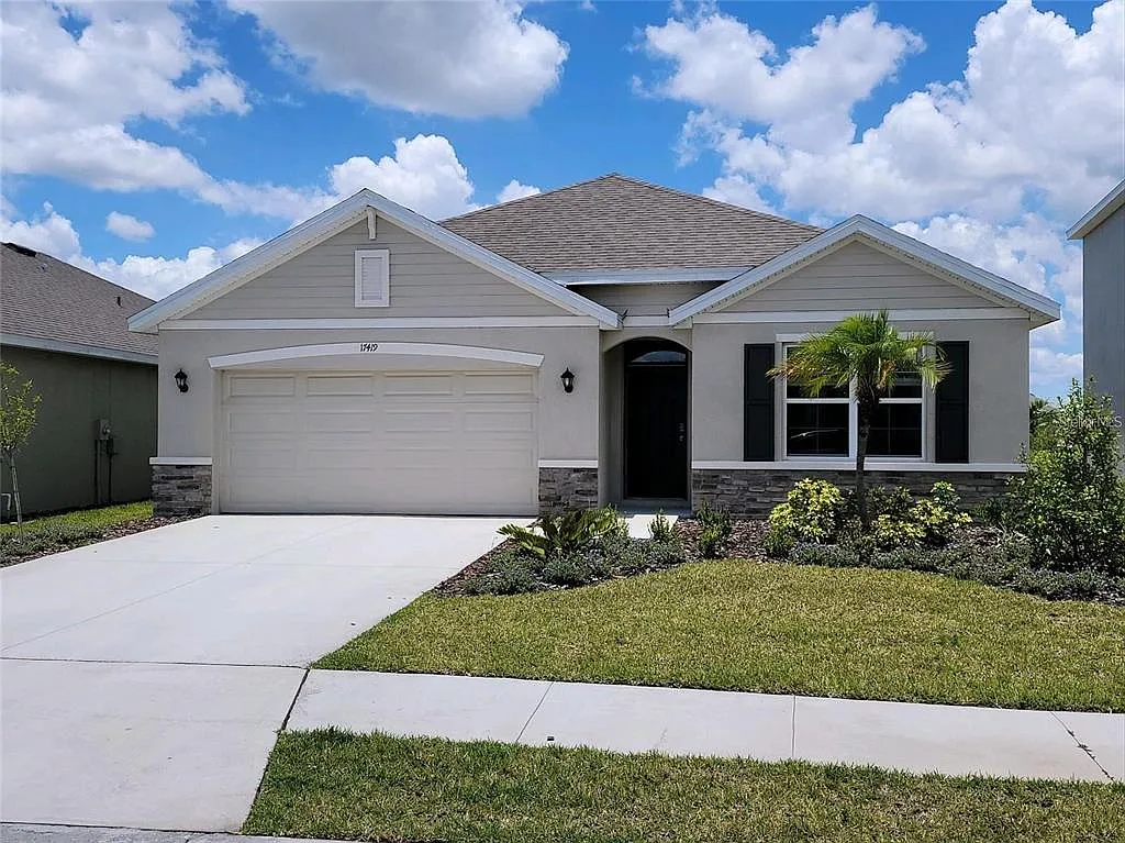 4 bed, 2.0 bath, 2045 sqft, $2,595 — Photo 1