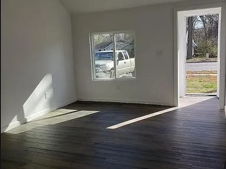 2613 E Cherry St — Photo 7