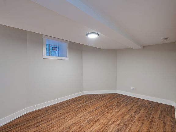 5th image of 2321 W Warren Blvd