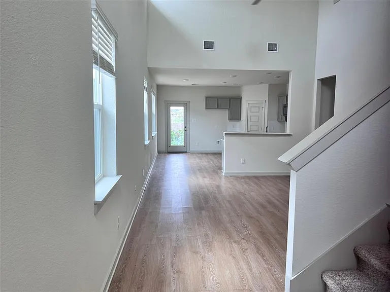112 New Hampton Way — Photo 5