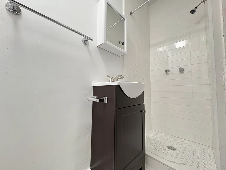 164 Sterling Ave #163D — Photo 4