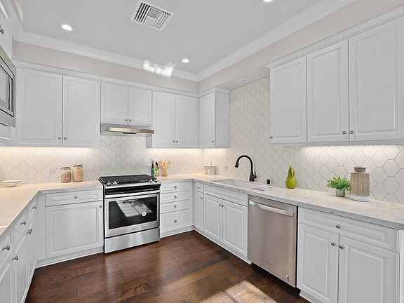 3rd image of 913 Arcadia Ave #C