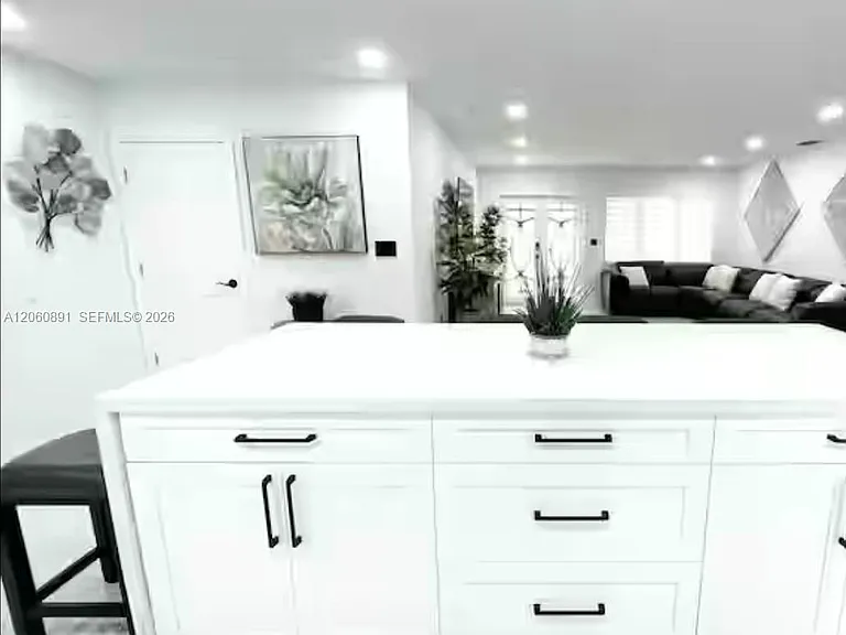 301 SW 136th Ct — Photo 6