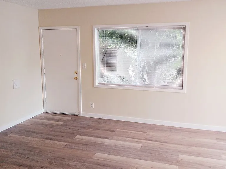 220 S East St — Photo 11