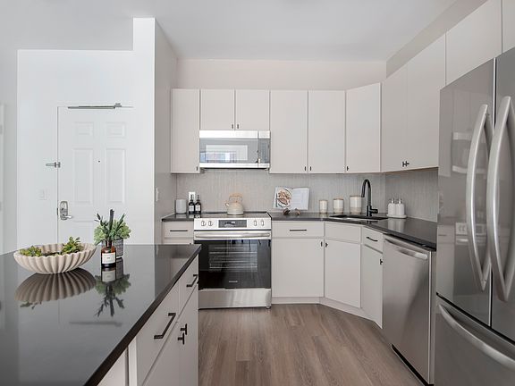 5th image of 55 Riverwalk Pl APT 938
