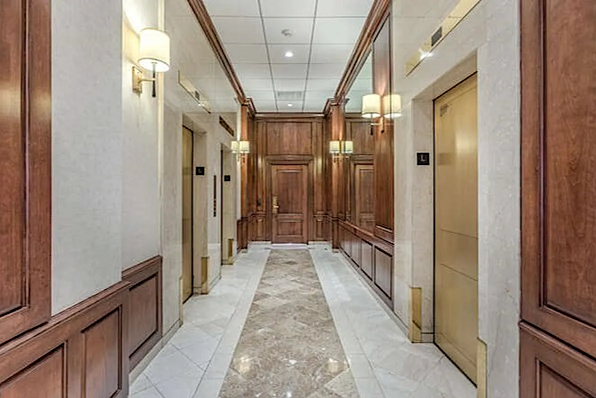 9 Hawthorne Pl — Photo 2