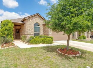 833 Doe Meadow Dr, Burleson, TX 76028