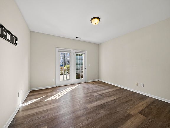 4th image of 10119 Glen Autumn Rd