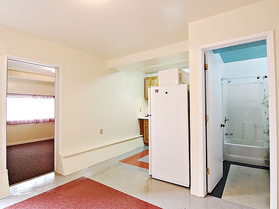 5th image of 2075 Thomas Ave #1ST