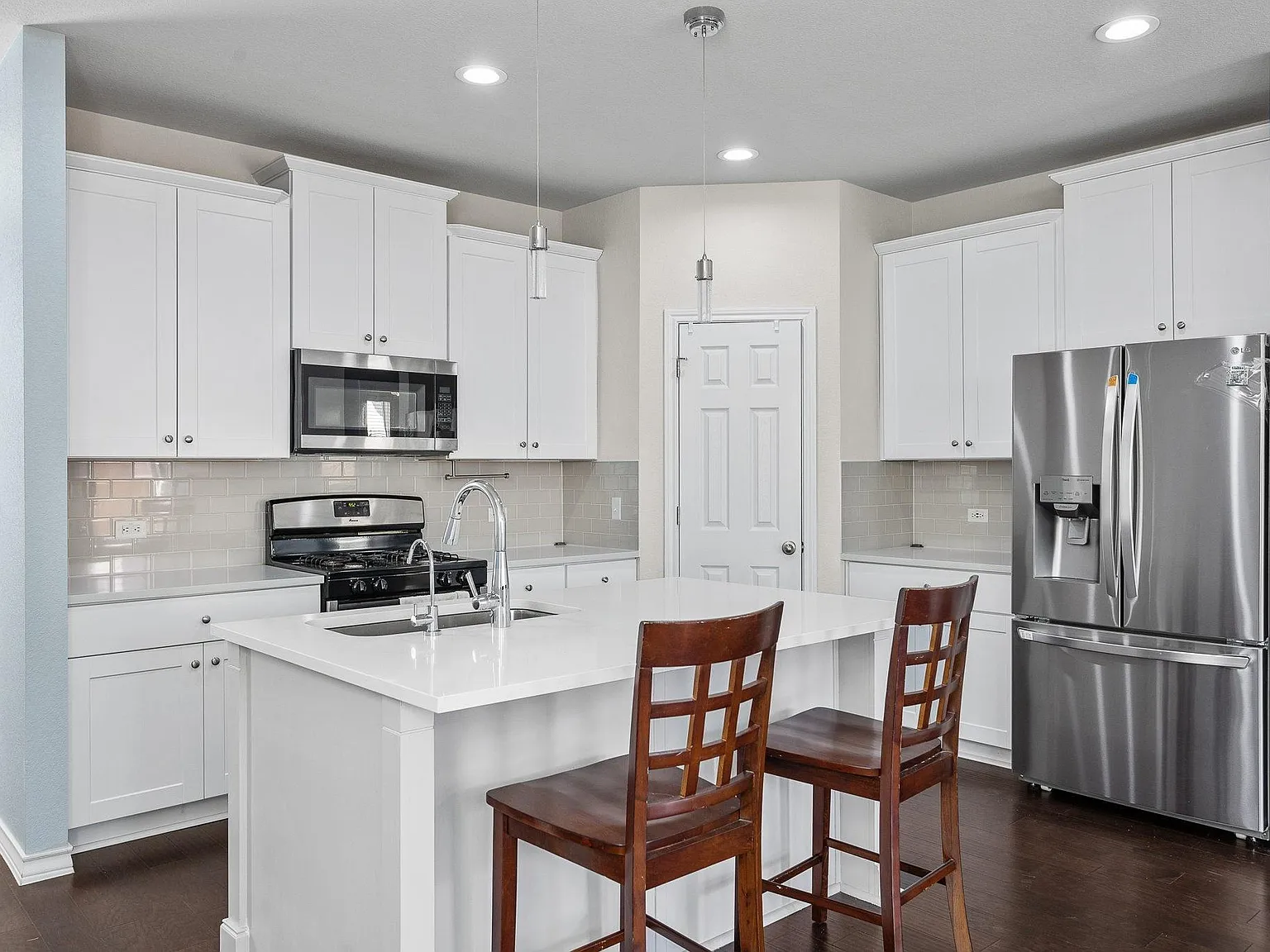3 bed, 2.5 bath, 1793 sqft, $2,250 — Photo 3