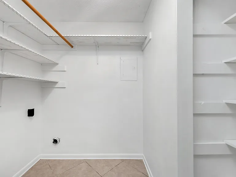 337 Woodham Ct — Photo 8
