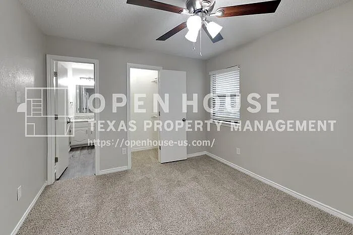 2102 Holly Hill Ln — Photo 11