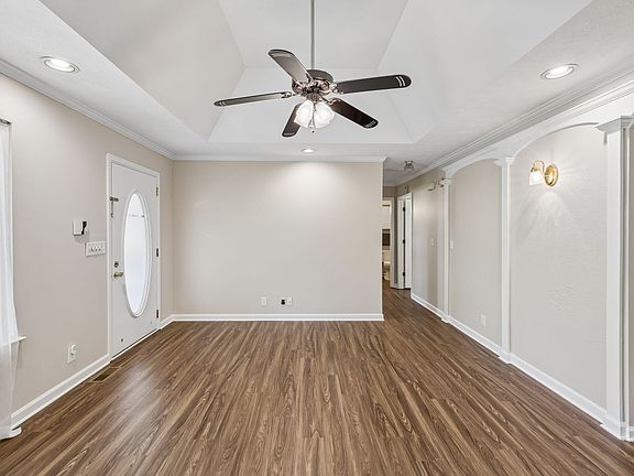 5th image of 104 Maple Valley Ct