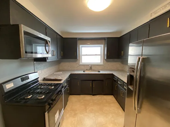 2439 W 116th St #2EAST, Chicago, IL 60655