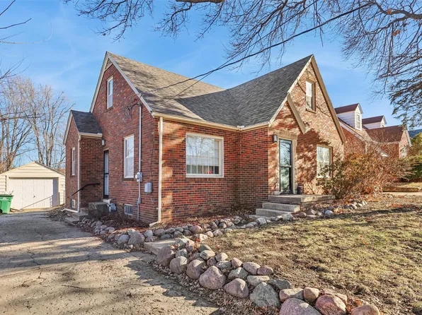 829 7th St, West Des Moines, IA 50265