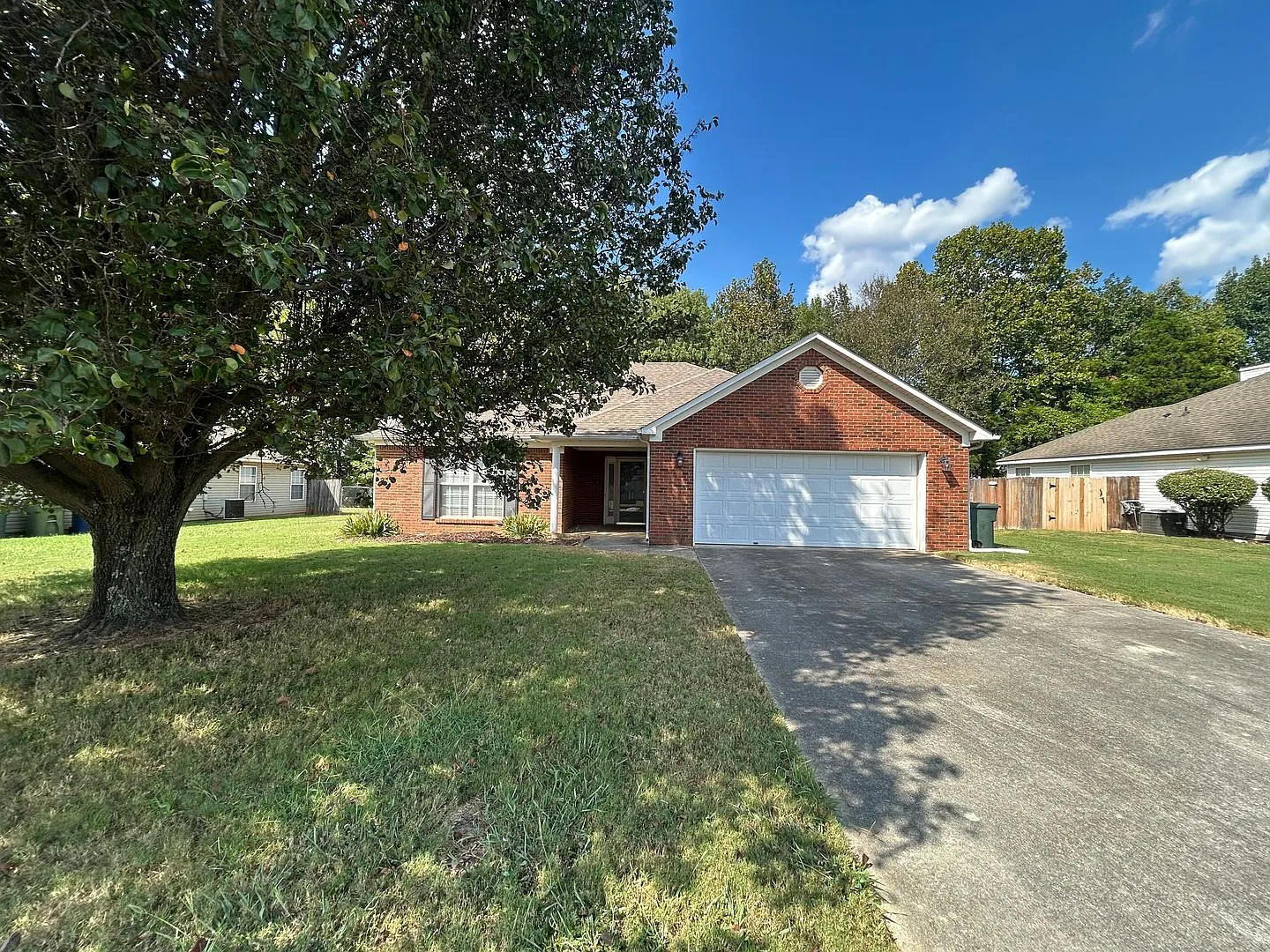 Move-In Ready 3BR Home Near Research Park & Redstone Arsenal — Photo 1