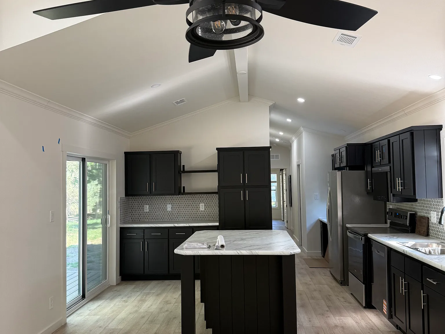 2 bed, 1000 sqft, $2,100 — Photo 1