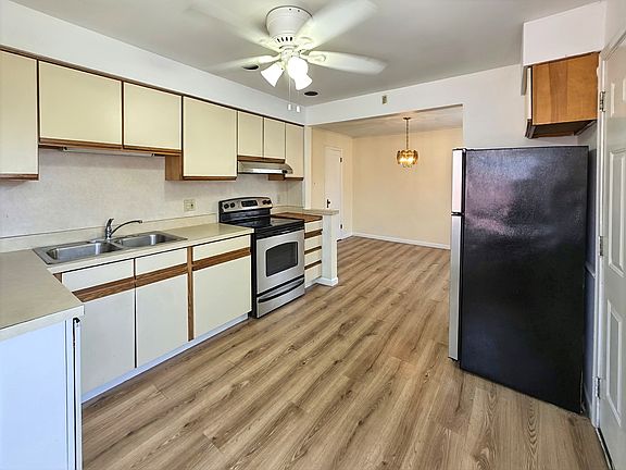 3rd image of 19342 Moross Rd