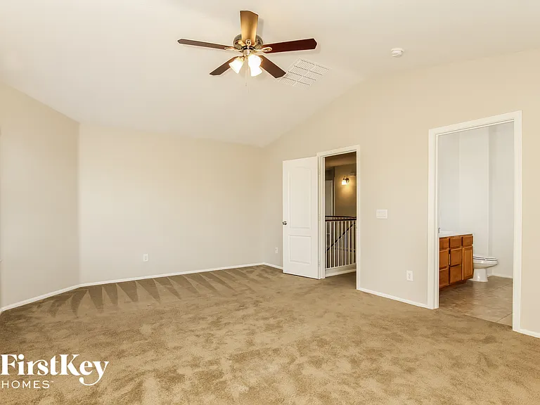 7913 S 45th Ln — Photo 9