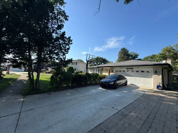 17W154 Terry Trl, Willowbrook, IL 60527
