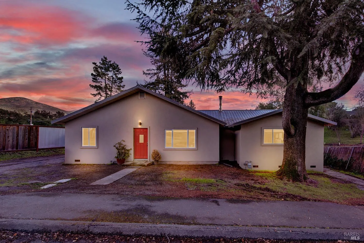 2015 Monticello Road - 3bd/2ba, 1,432 sqft - in Napa, CA