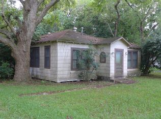 5915 Guyler St, Wallis, TX 77485