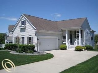 66 Island Lake Cres, Oxford, MI