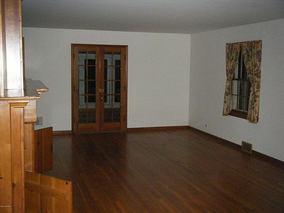 3rd image of 934 Princeton Blvd SE