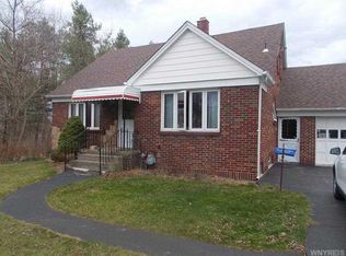 6104 Broadway St, Lancaster, NY 14086