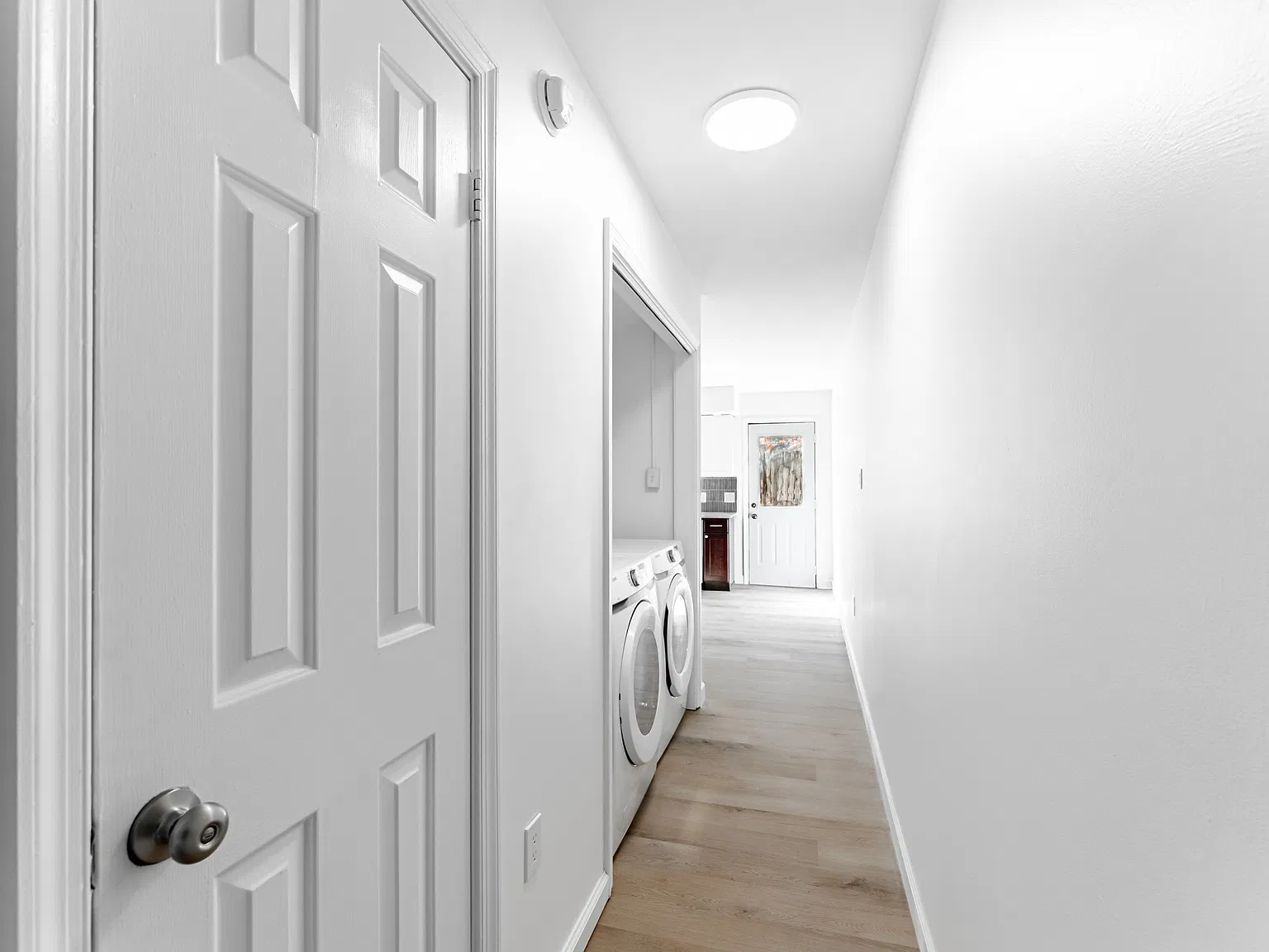 301 Davis St — Photo 4