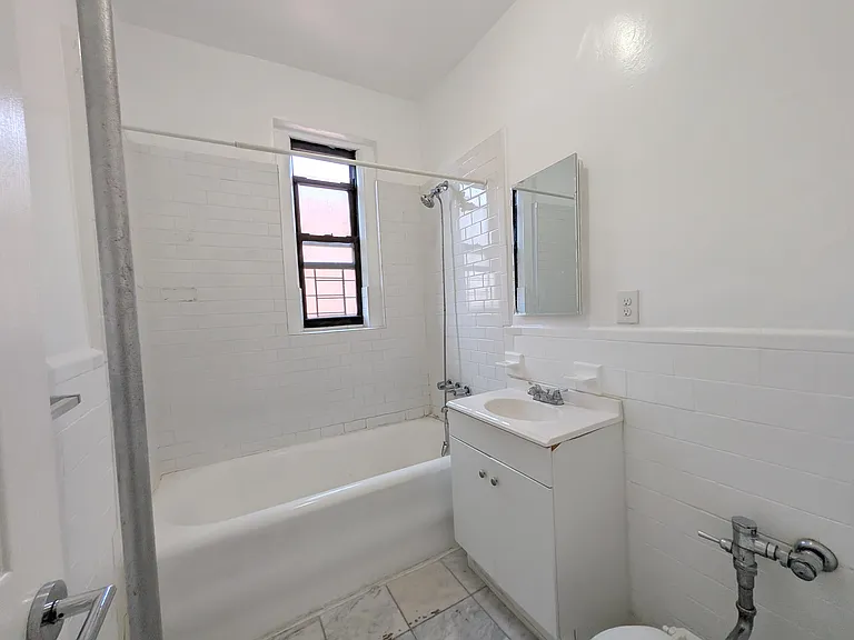 363 Ocean Pkwy #D11 — Photo 4