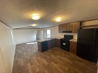 3 bed, 924 sqft, $815 — Photo 3