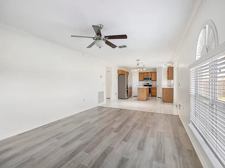 981 SW McElroy Ave — Photo 9