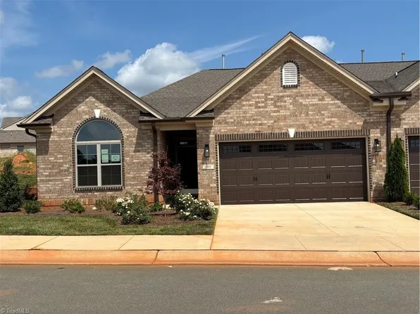1095 Beechcraft Dr, Mebane, NC 27302