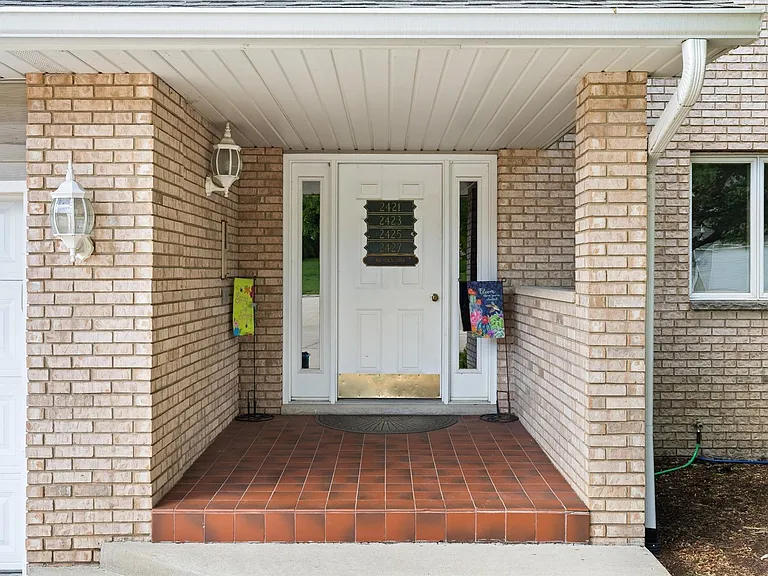 2427 Reynolds Manor Dr #0 — Photo 3
