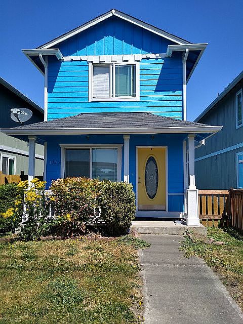 Front entry from fenced yard