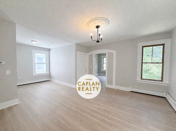 490 Howard Ave #2B